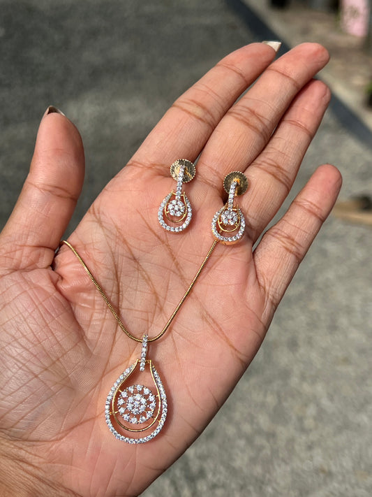 Premium diamond finish pendant set with chain product code D22