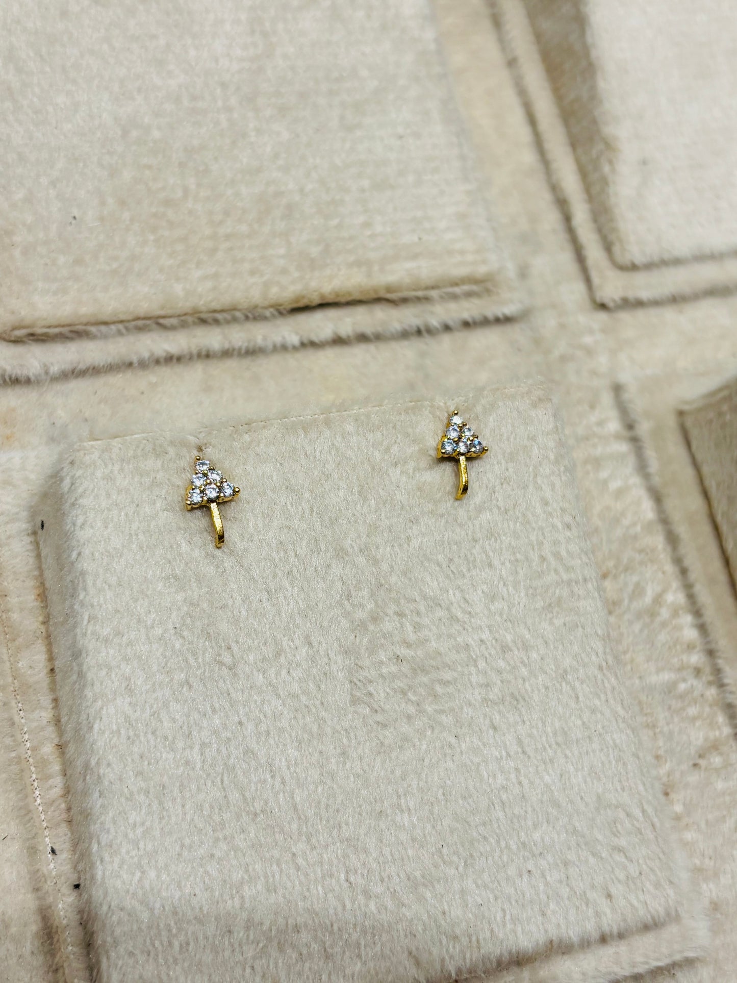 Premium gold plated daily wear screw back ad second stud /nosepins product code E65