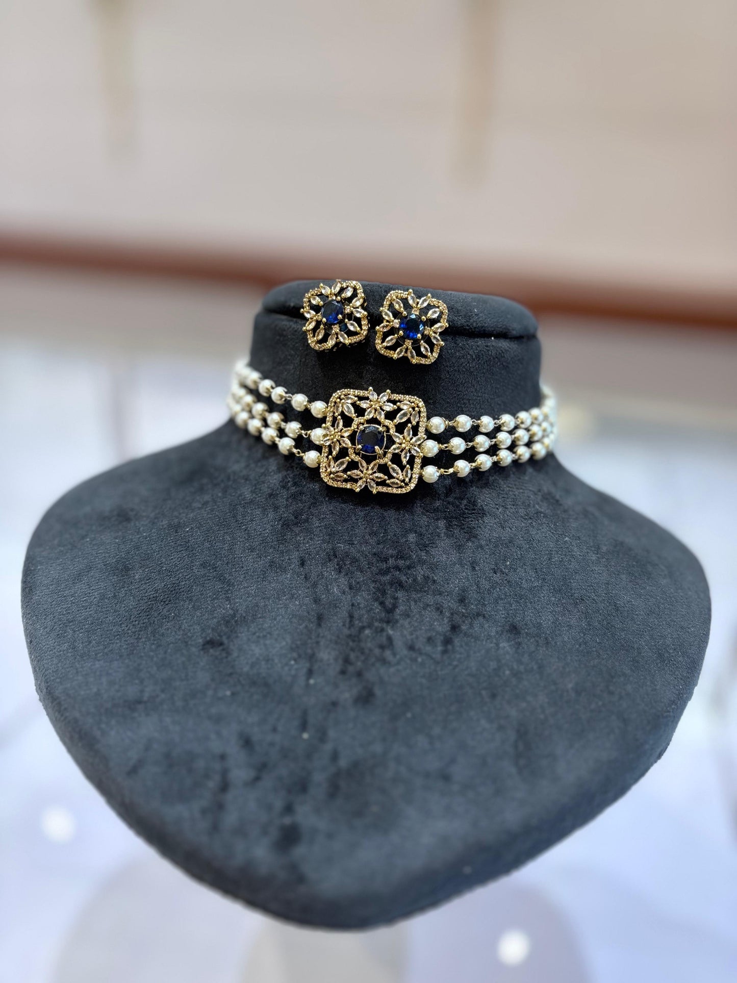 Premium quality ad Victorian 3layer pearl choker set product code N226