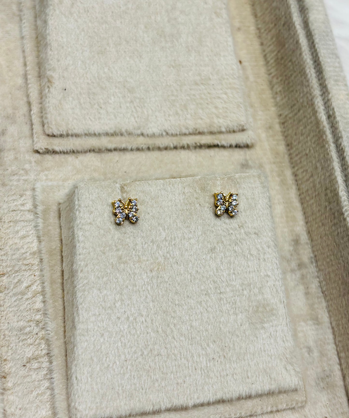 Premium gold plated daily wear screw back ad second stud /nosepins product code E65