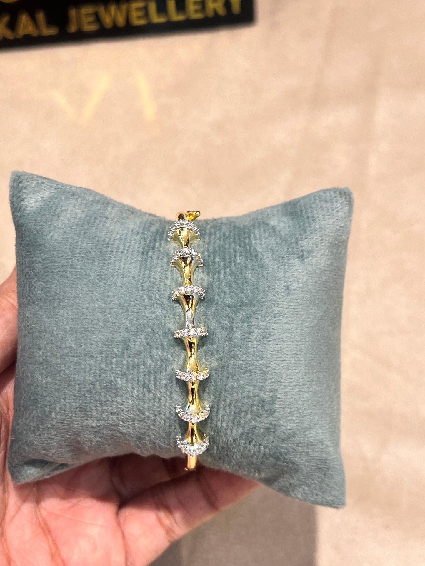 Premium party wear diamond finish openable bracelet product code B205