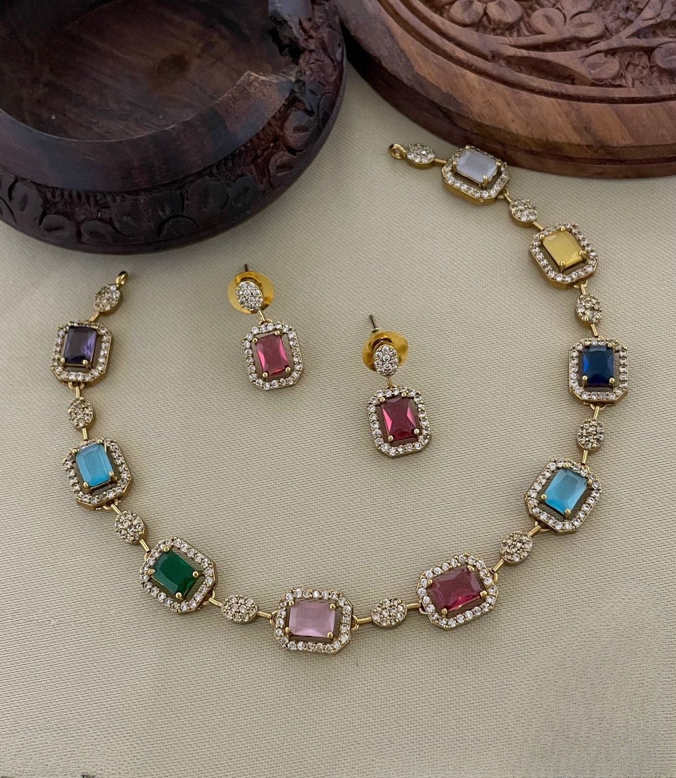 Premium ad multi color necklace