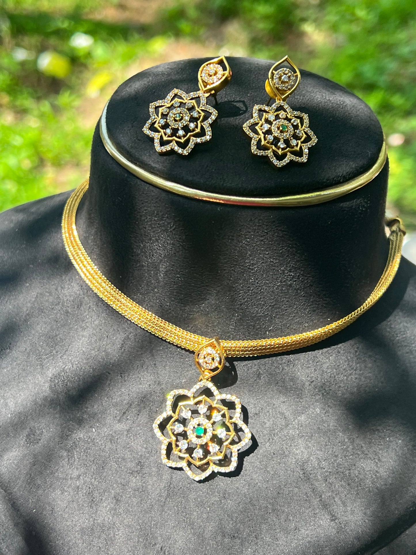 Elegant Flower Pendant Necklace Set product code 399