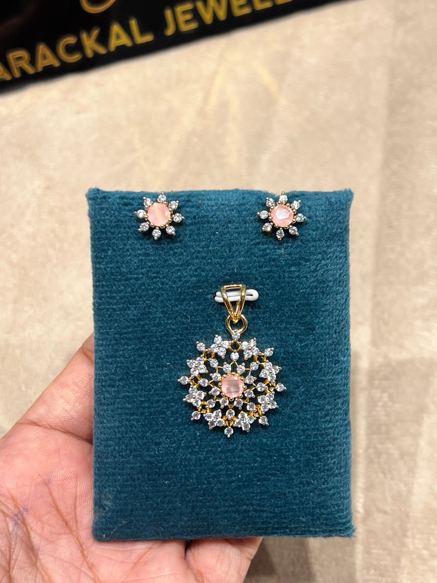 Premium diamond finish pendant set product code D366
