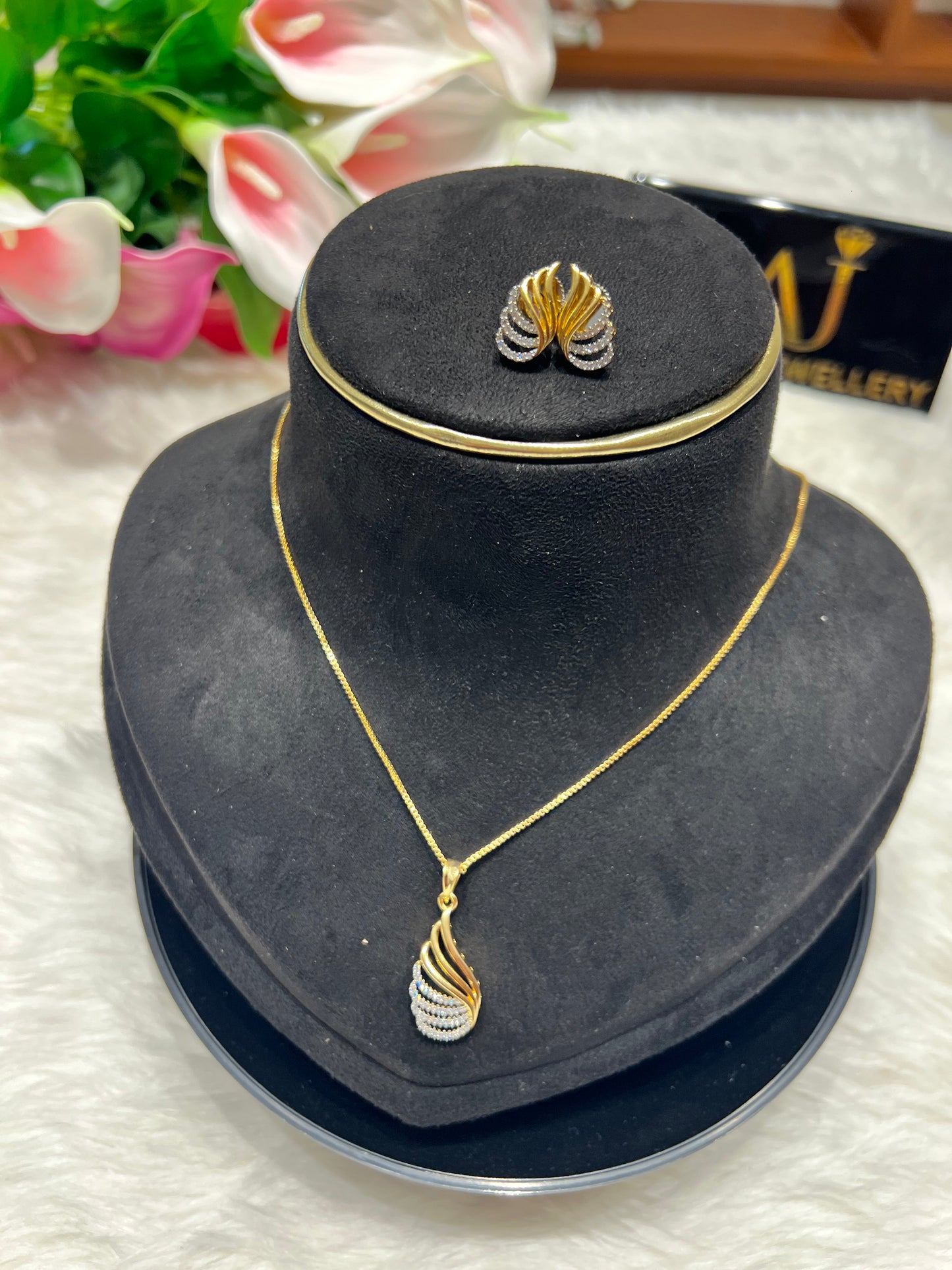 Premium quality ad daimond finish pendant set with chain product code N381