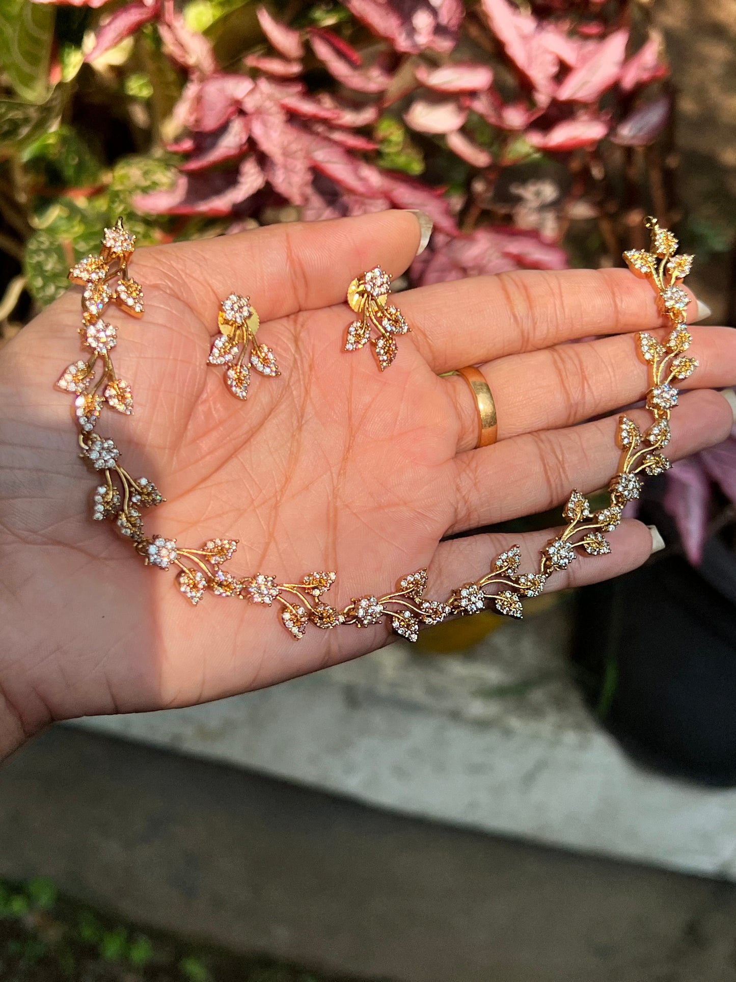 Premium ad flower leaf necklace product code 1089