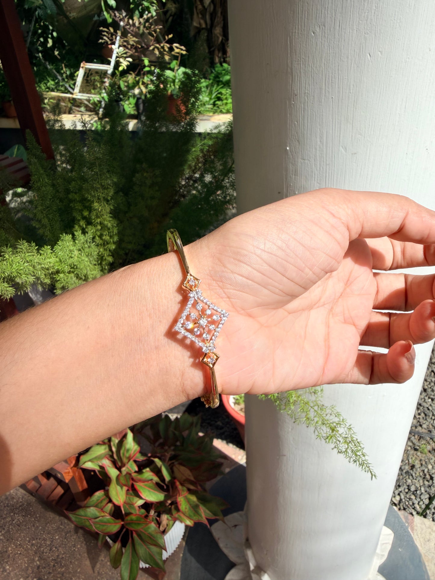 Premium diamond finish openable bracelet product code B212