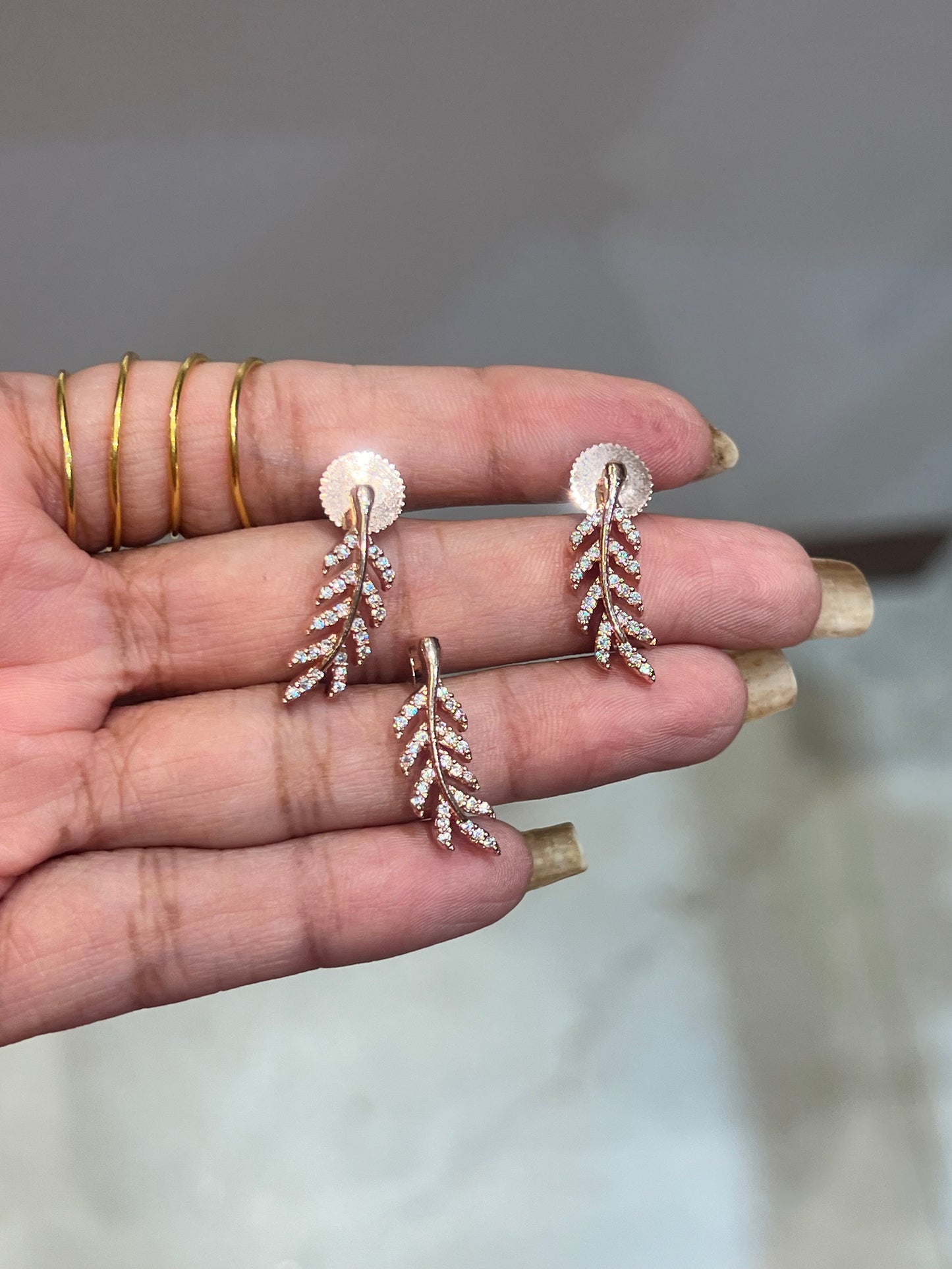 Premium gold polish and Rosegold polish pendant with stud product code D240