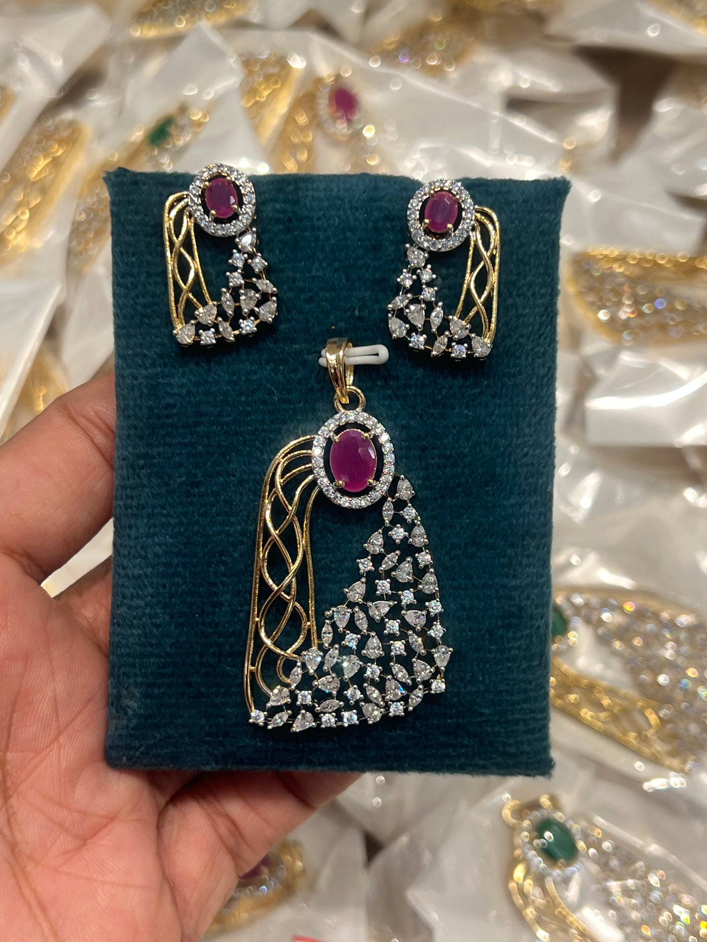 Premium daimond finish pendant set with long chain product code D39