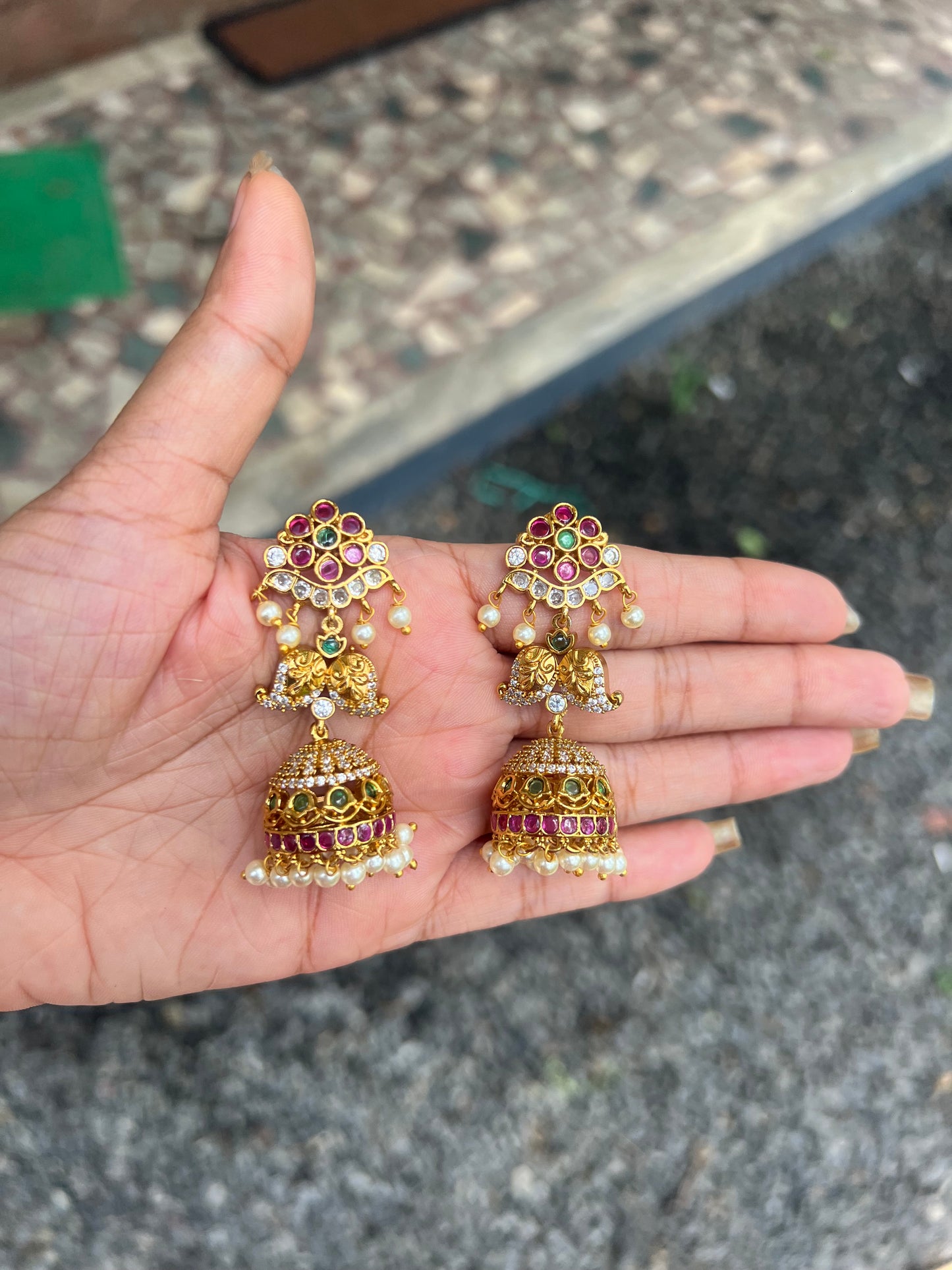 Premium antique gold ad earings product code E100