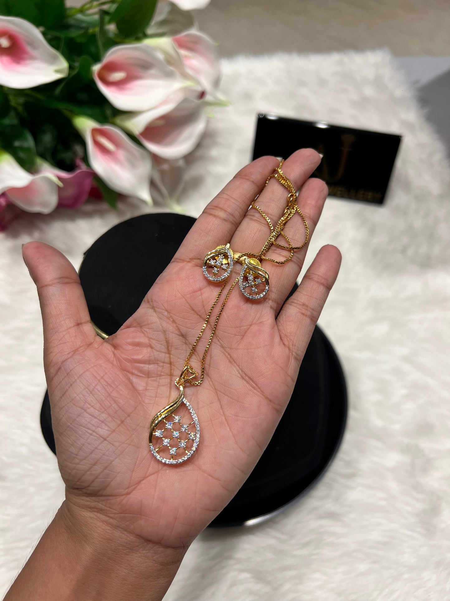 Premium daimond finish ad pendant set with chain product code N384