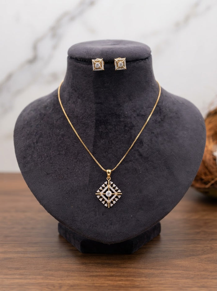 Premium diamond finish pendant set with chain product code D394