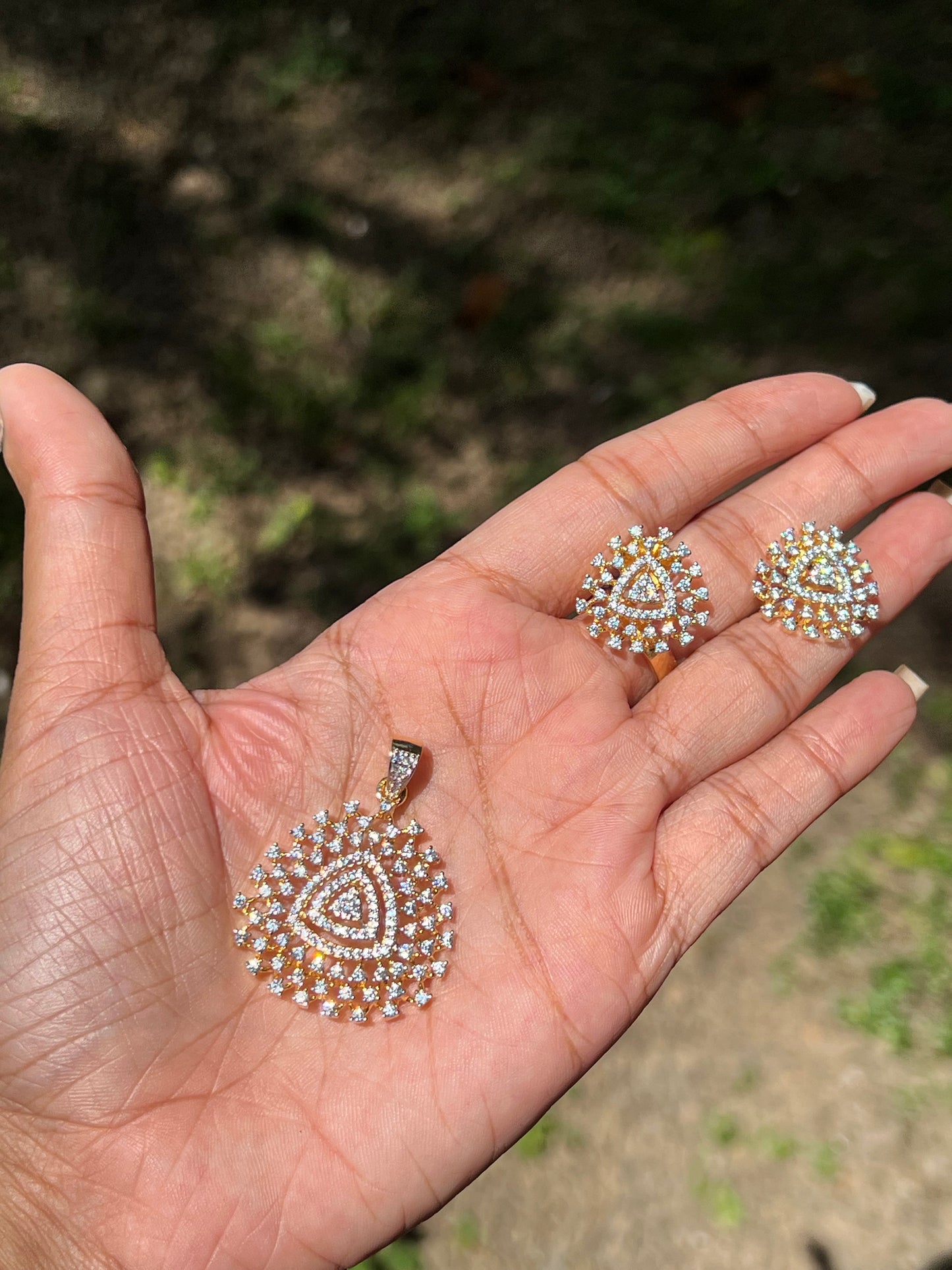 Premium diamond finish pendant set with chain product code 52 ( 2days dispatch time)