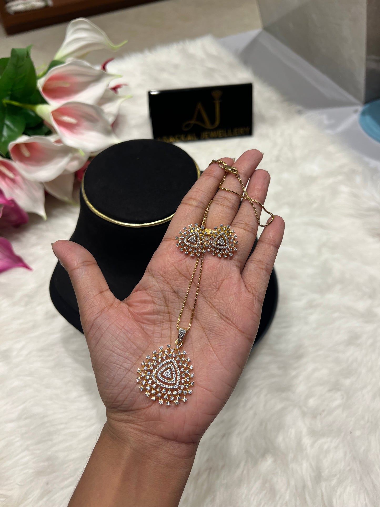 Premium daimond finish pendant set with chain product code 52