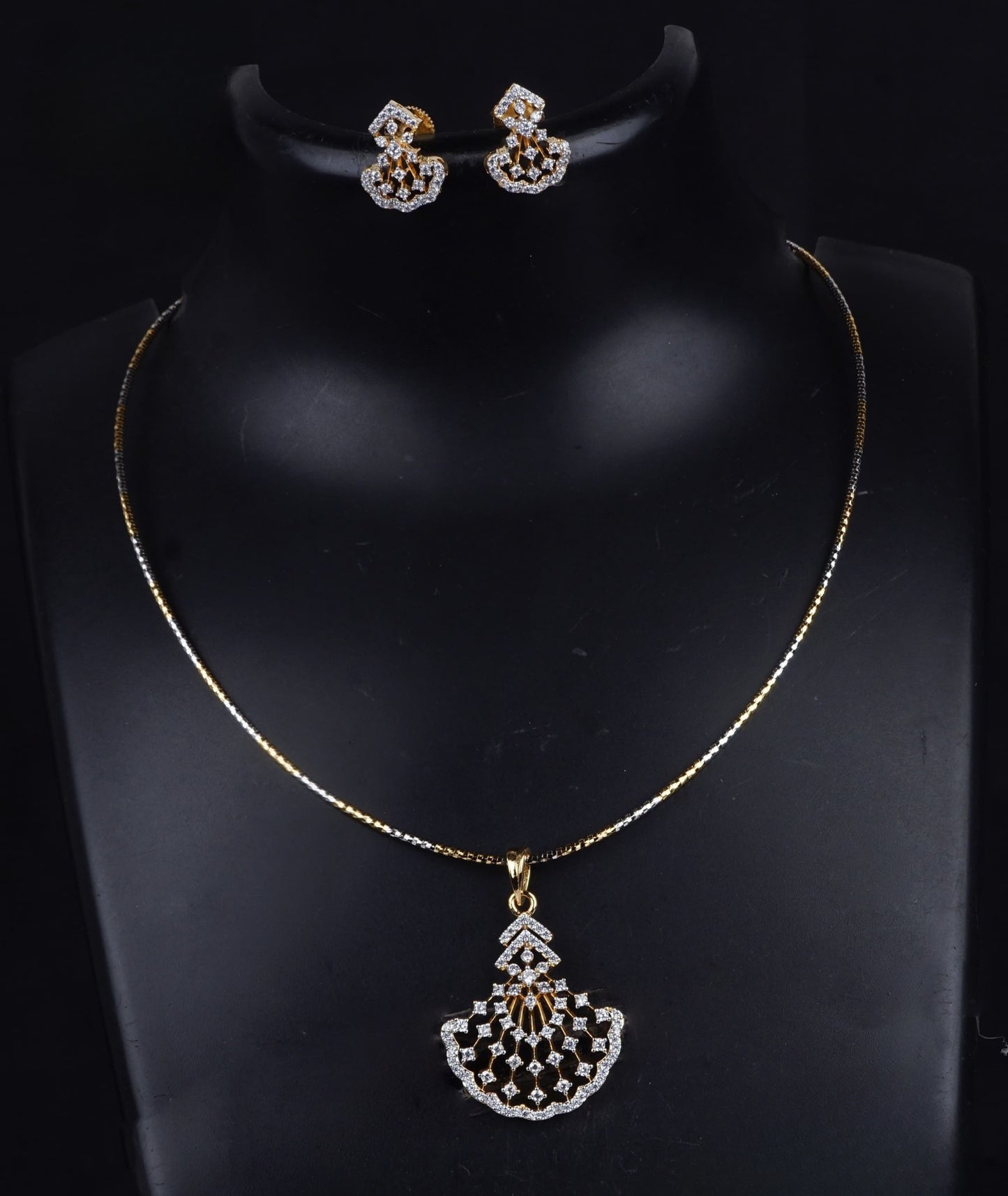 Premium diamond finish pendant chain set product code 1300