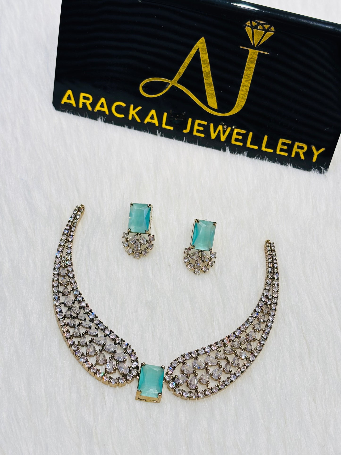 Luxury angel wings ad necklace product code 411