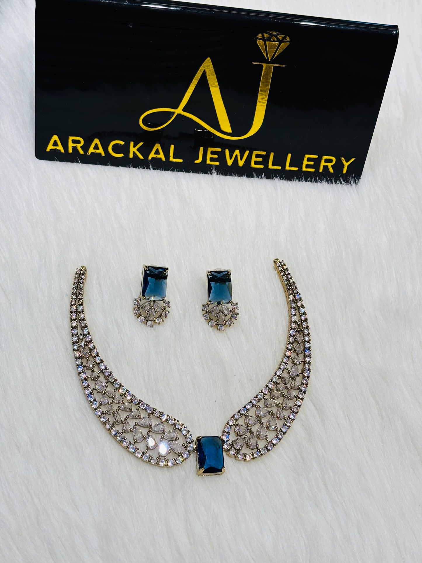 Luxury angel wings ad necklace product code 411