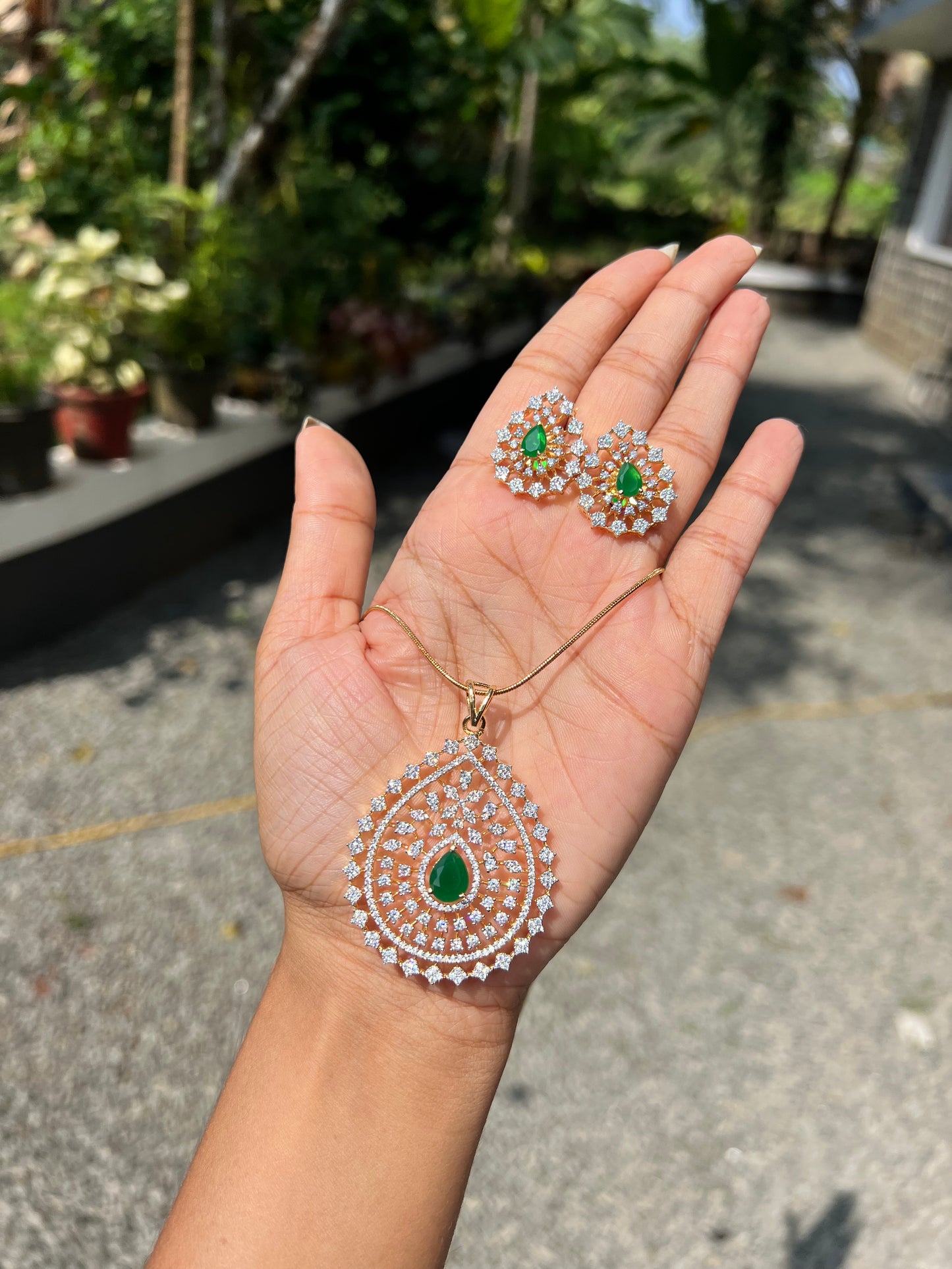 Premium diamond finish pendant chain set with studs product code D43