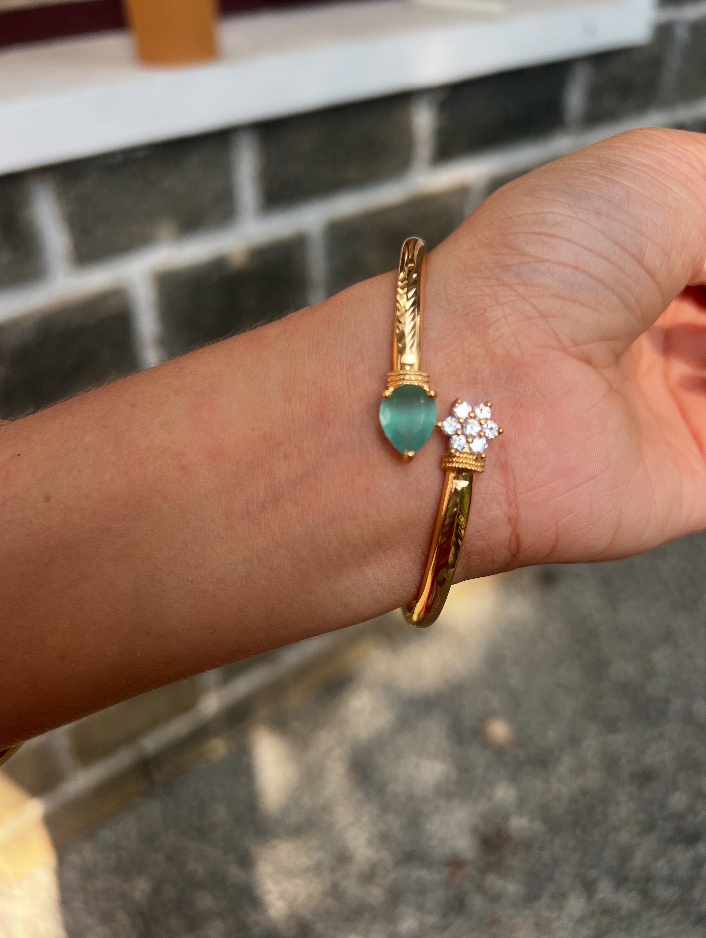 Premium gold plated twisted openable bracelet product code B69