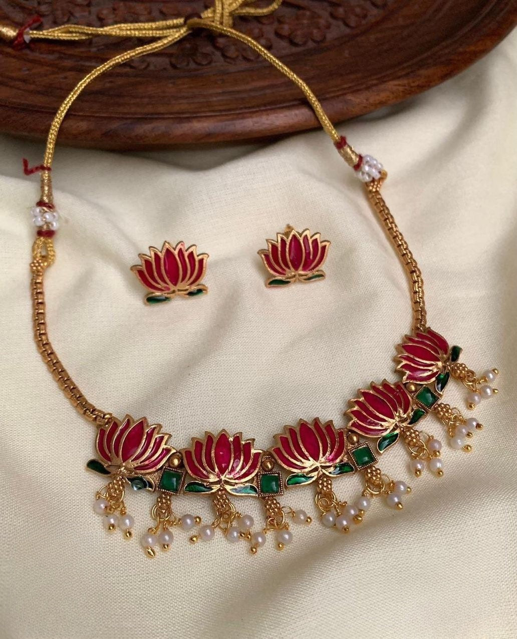 Trending manjuwarrior lotus necklace product code 1043