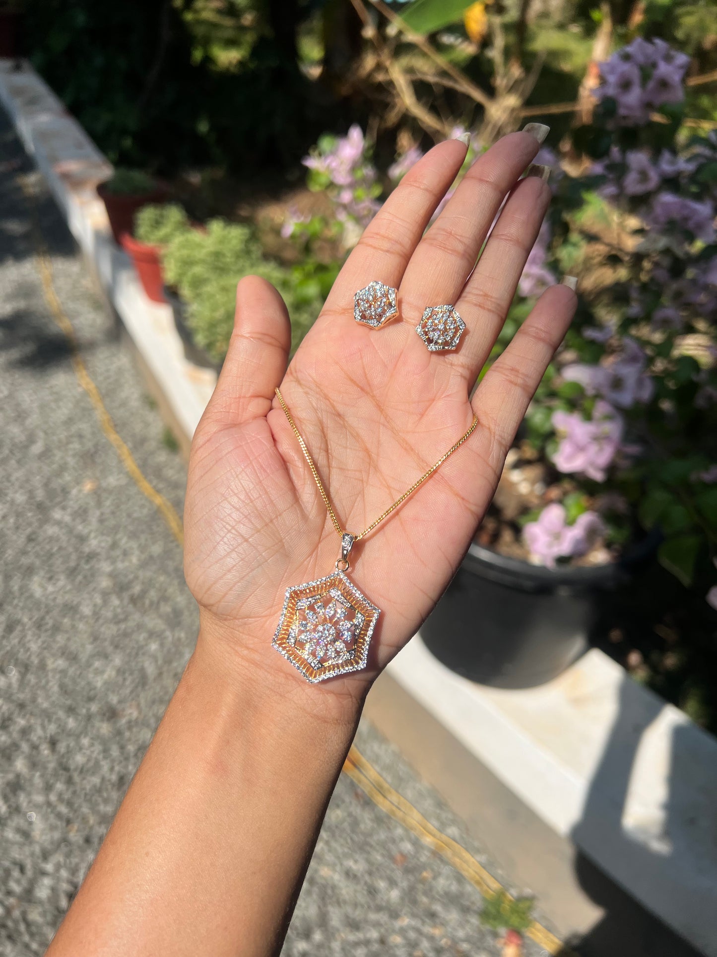 Premium diamond finish pendant chain set product code D94