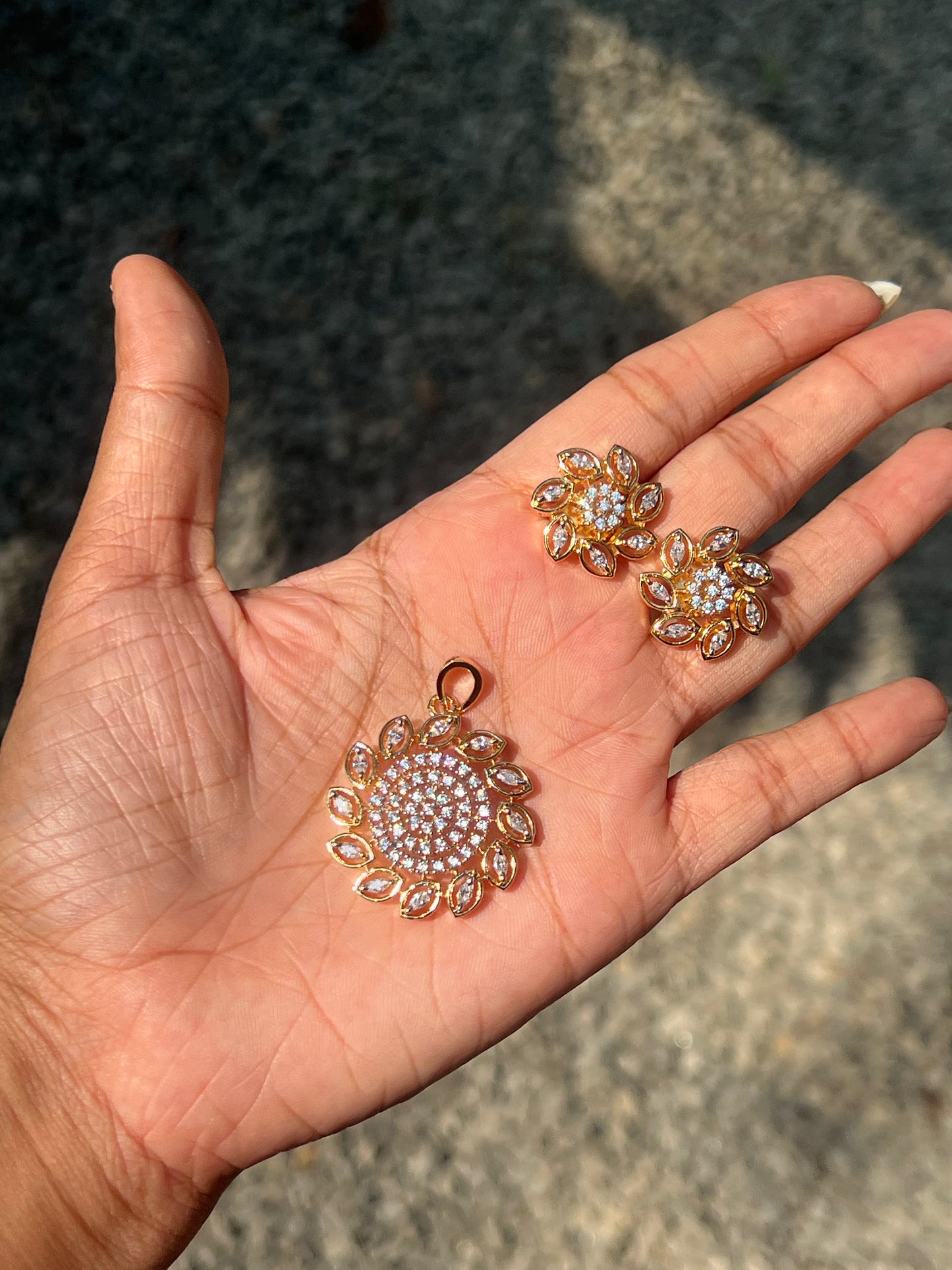 Trending daimond finish pendant set product code D114
