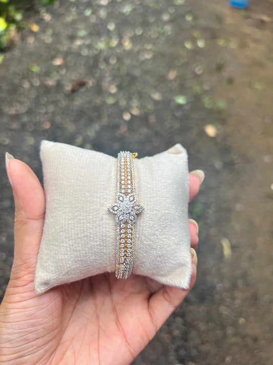 Premium diamond finish openable bracelet