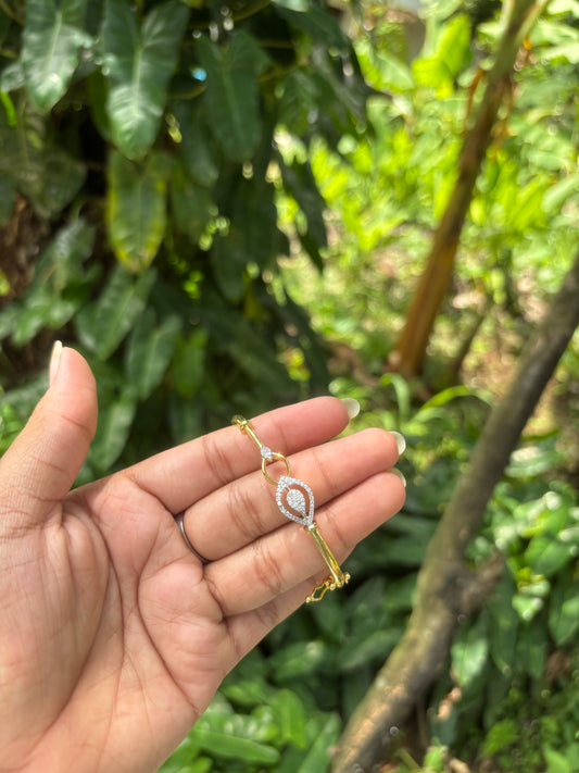 Premium quality daimond finish ad openable bracelet product code B96