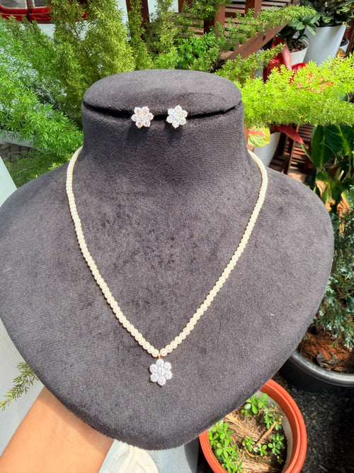 Premium gold plated pearl one layer chain with ad star  pendant with stud Product code P170