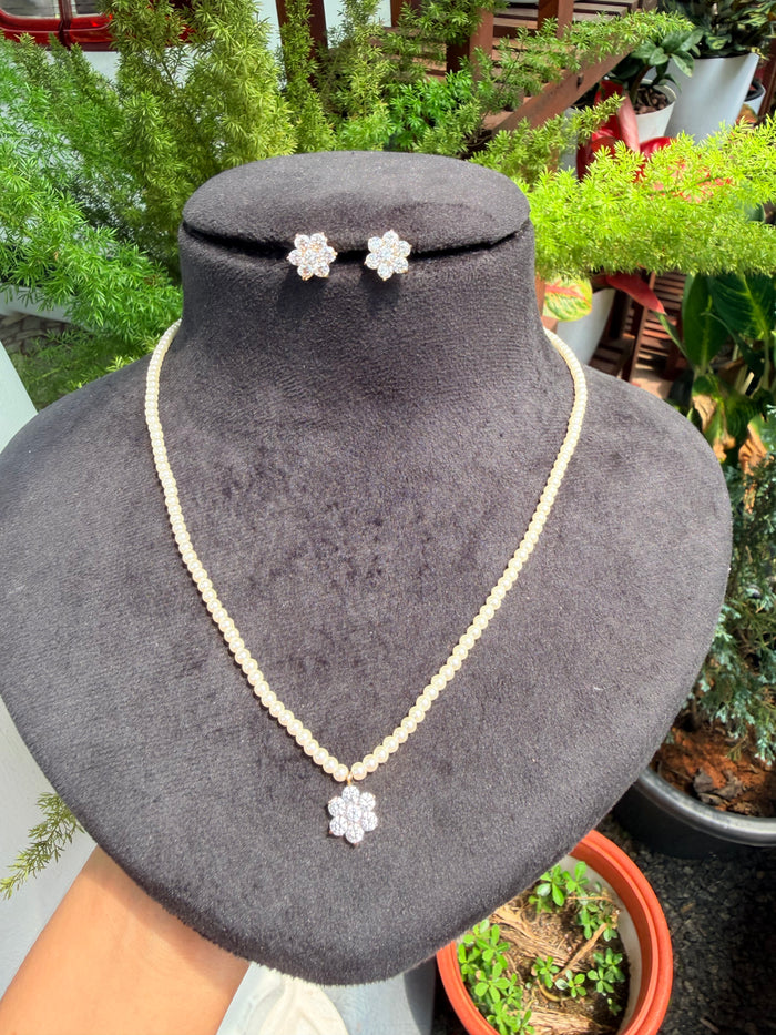Premium gold plated pearl one layer chain with ad star  pendant with stud Product code P170