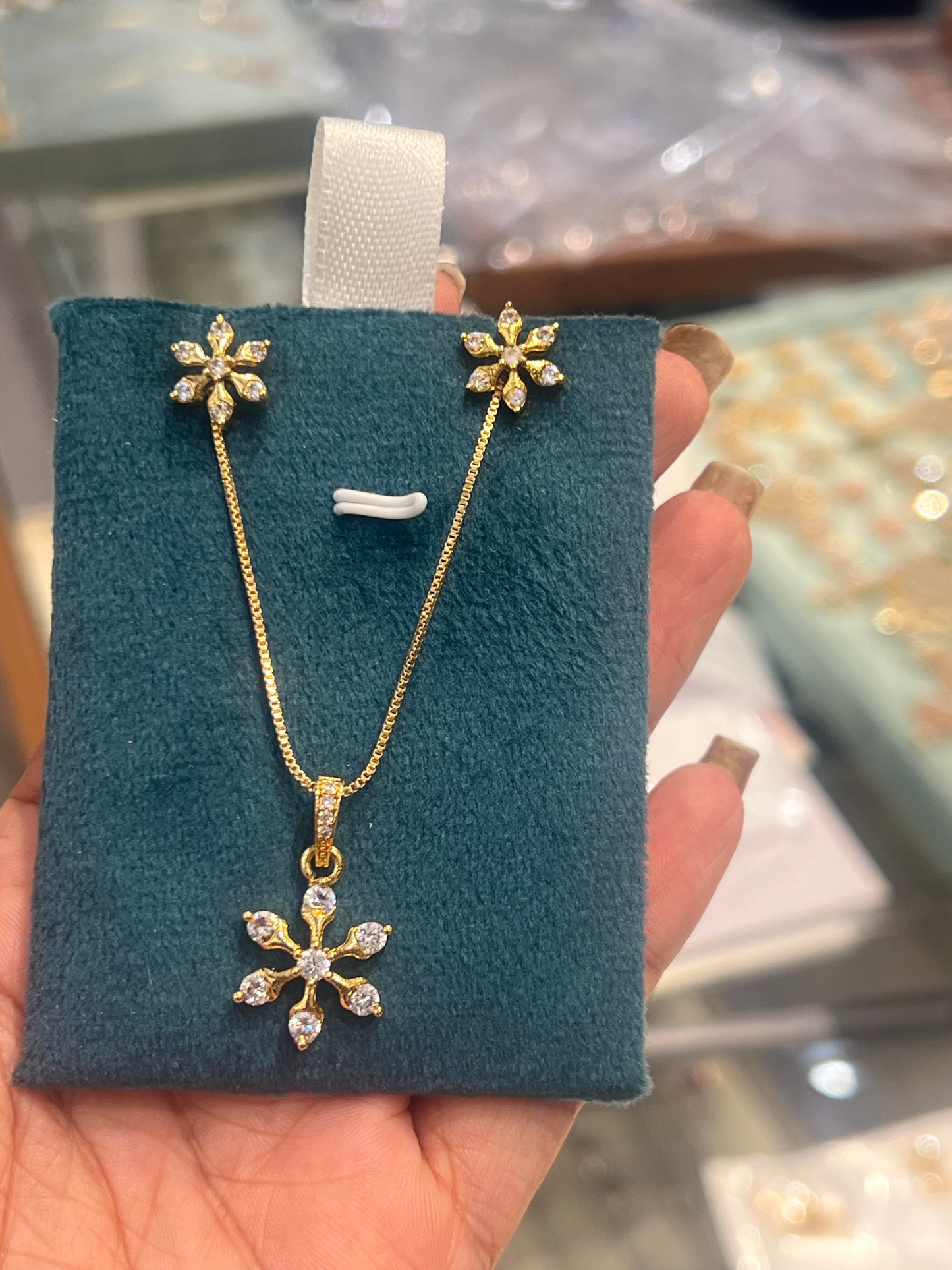 Premium diamond GJ polish and gold polish star pendant set with chain product code D221
