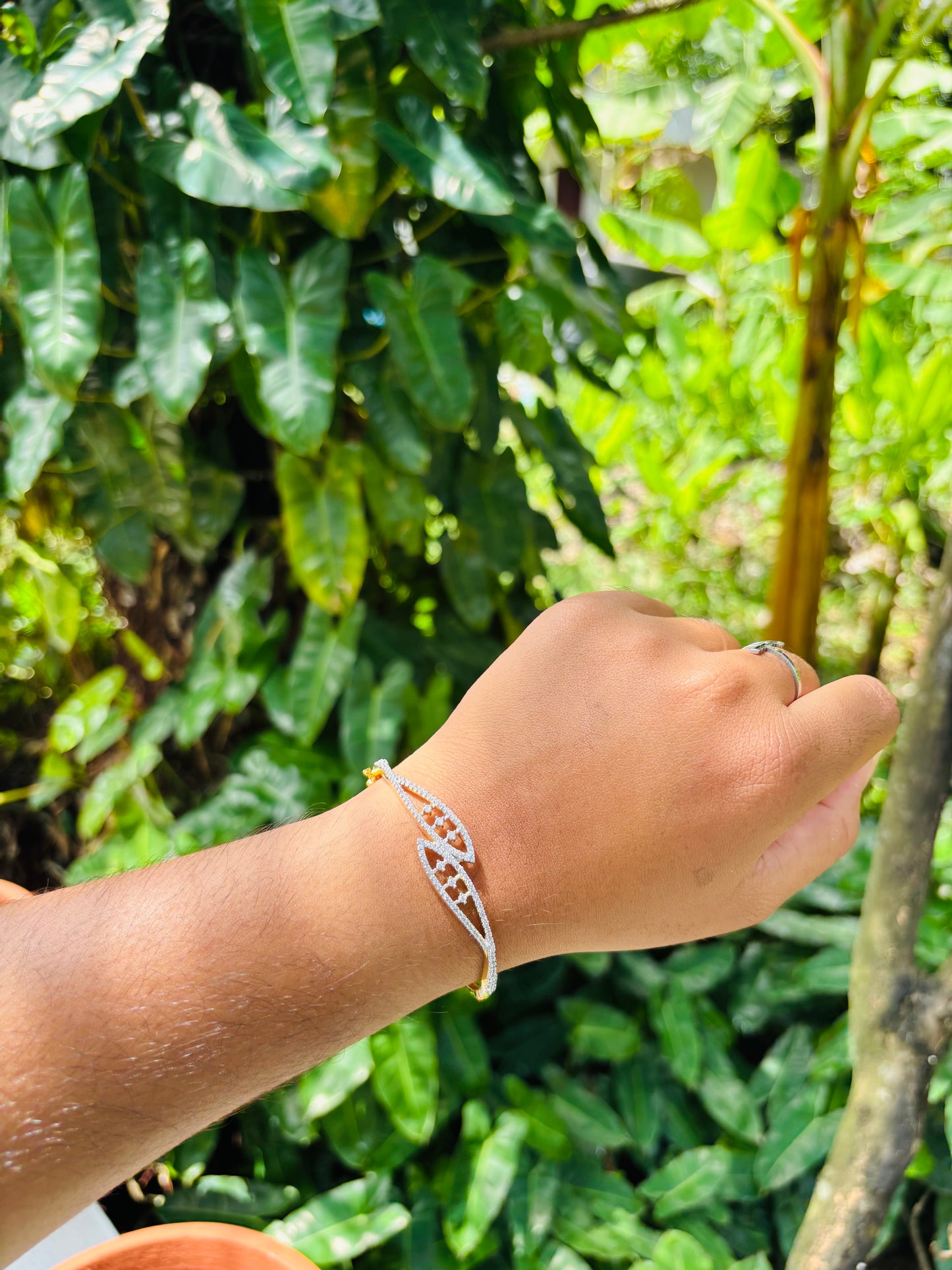 Premium quality daimond finish ad openable bracelet product code B96