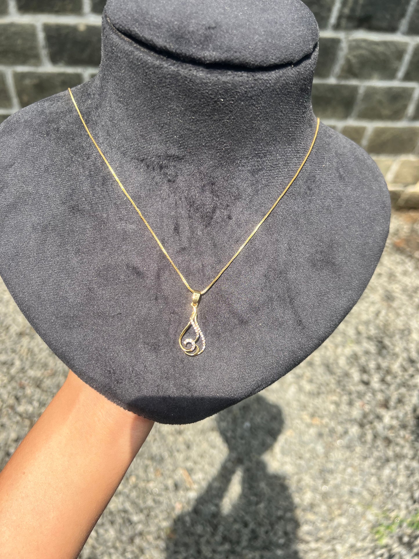 Premium anti tarnish daily use ad pendant with chain product code G95