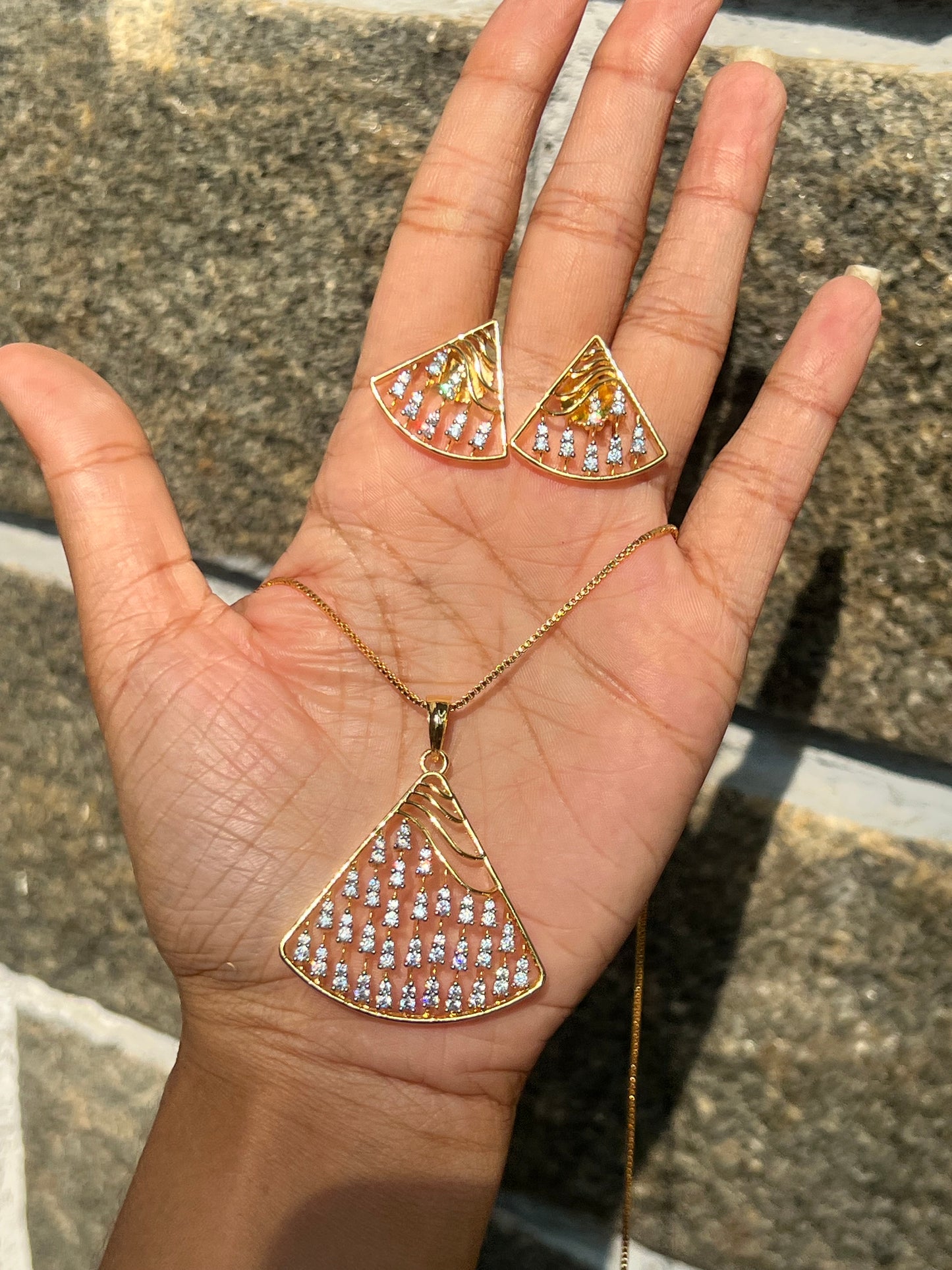 Premium diamond finish pendant chain set product code D128