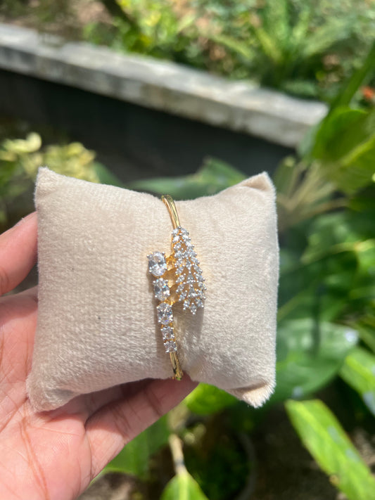 Premium daimond finish openable bracelet product code B64
