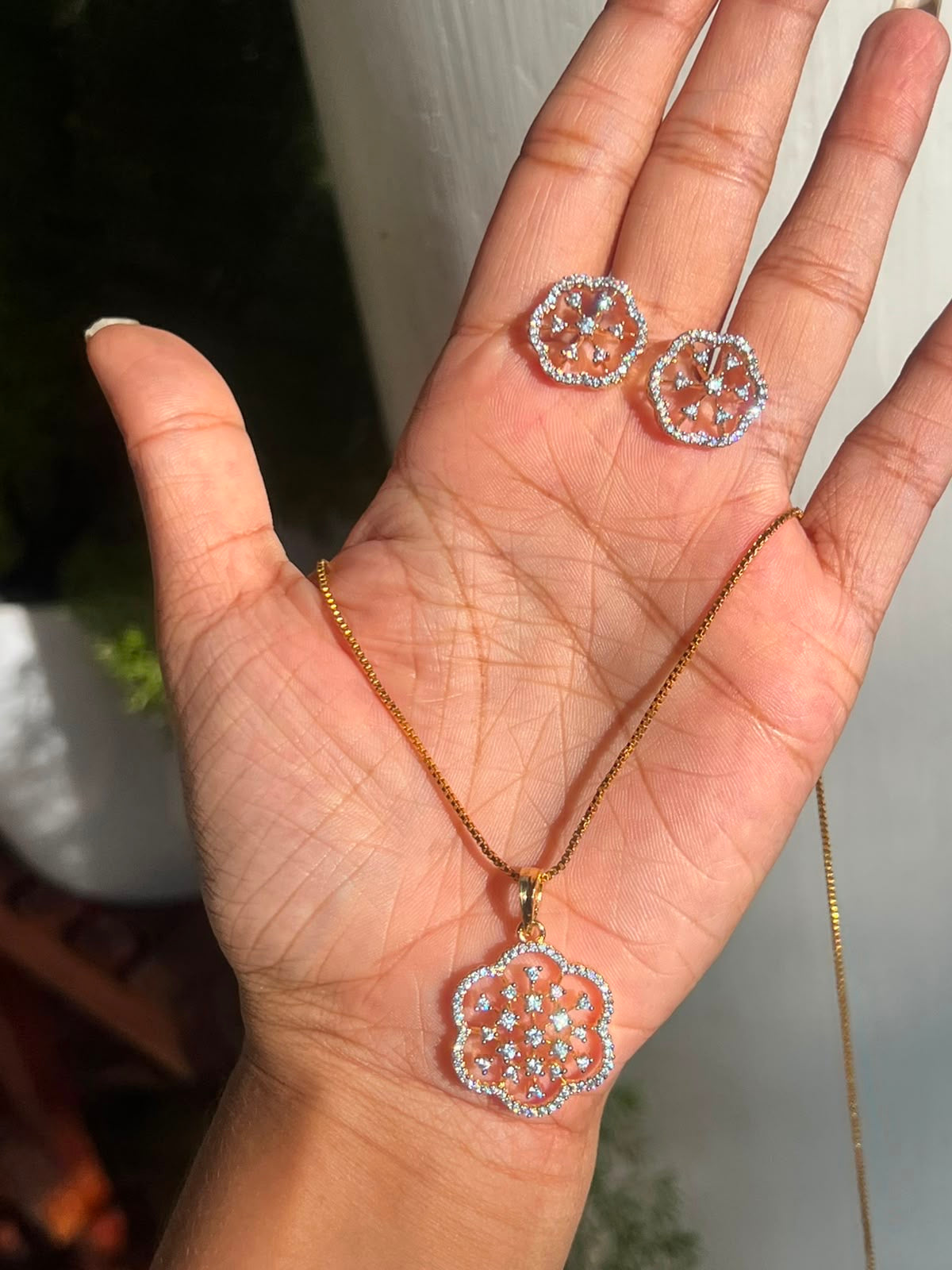Premium diamond finish pendant set product code D406