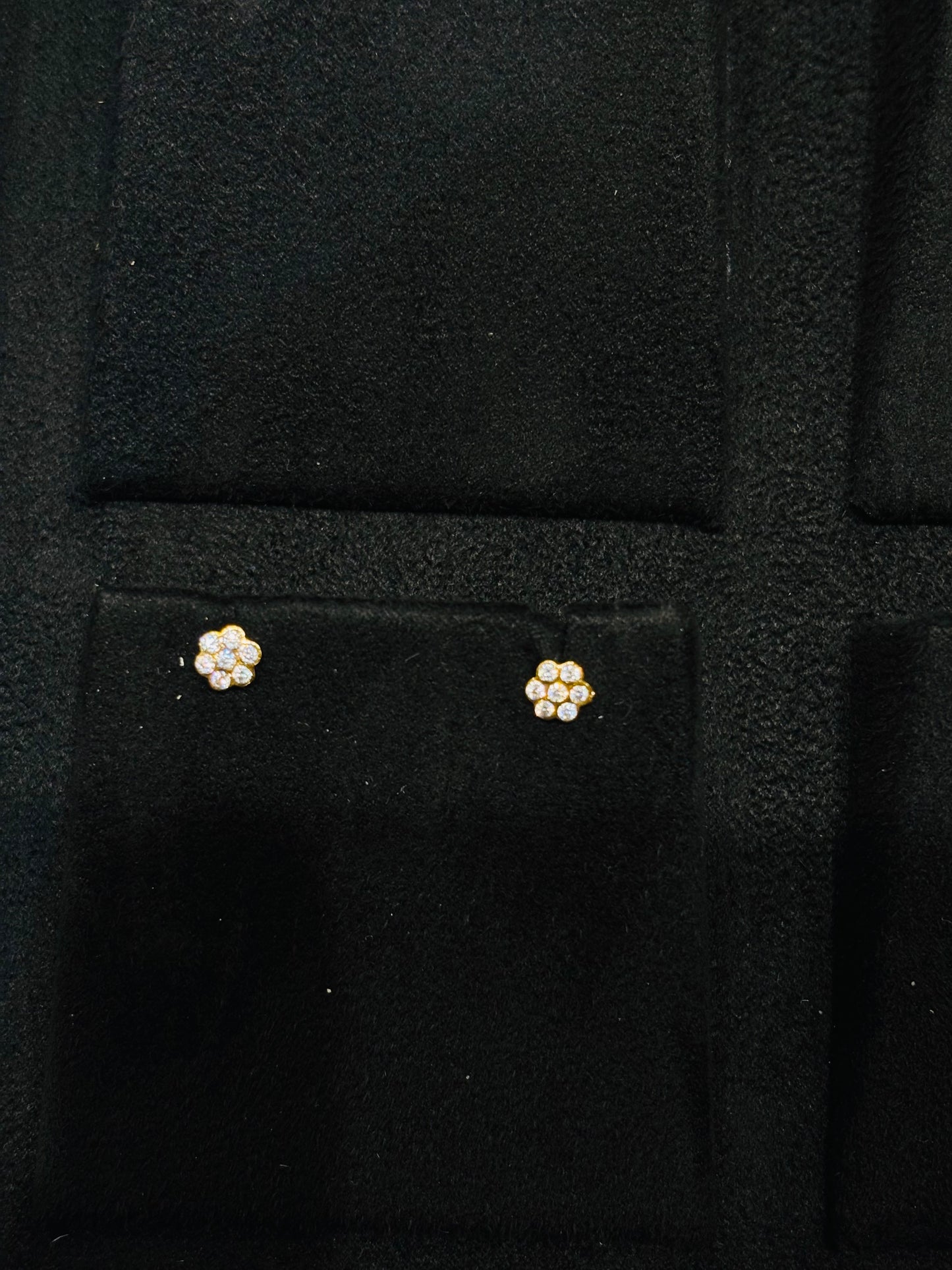 Premium gold plated daily wear ad screw back second studs product code E64