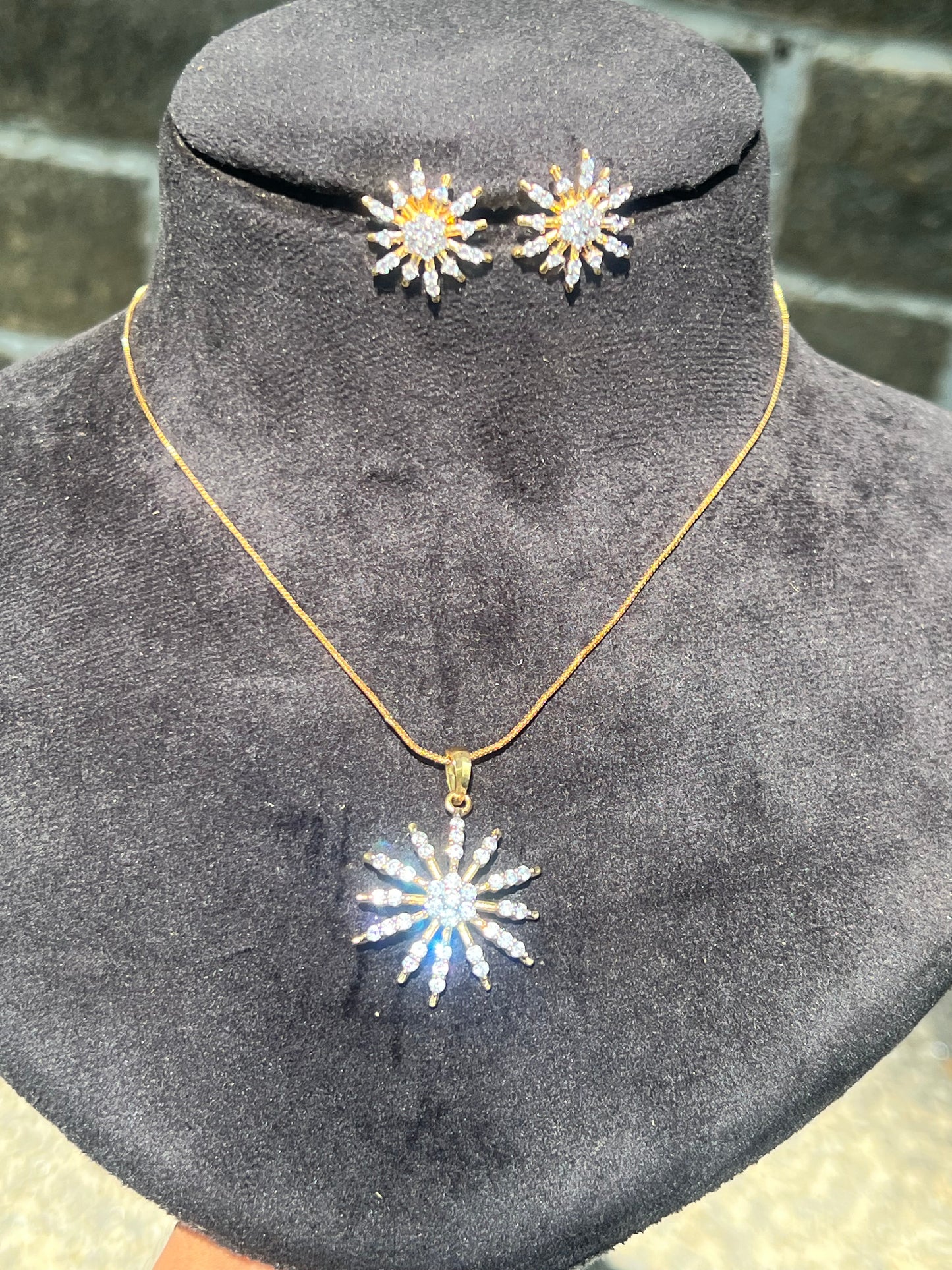 Premium diamond GJ polish and gold polish sunshine pendant set with chain product code D222