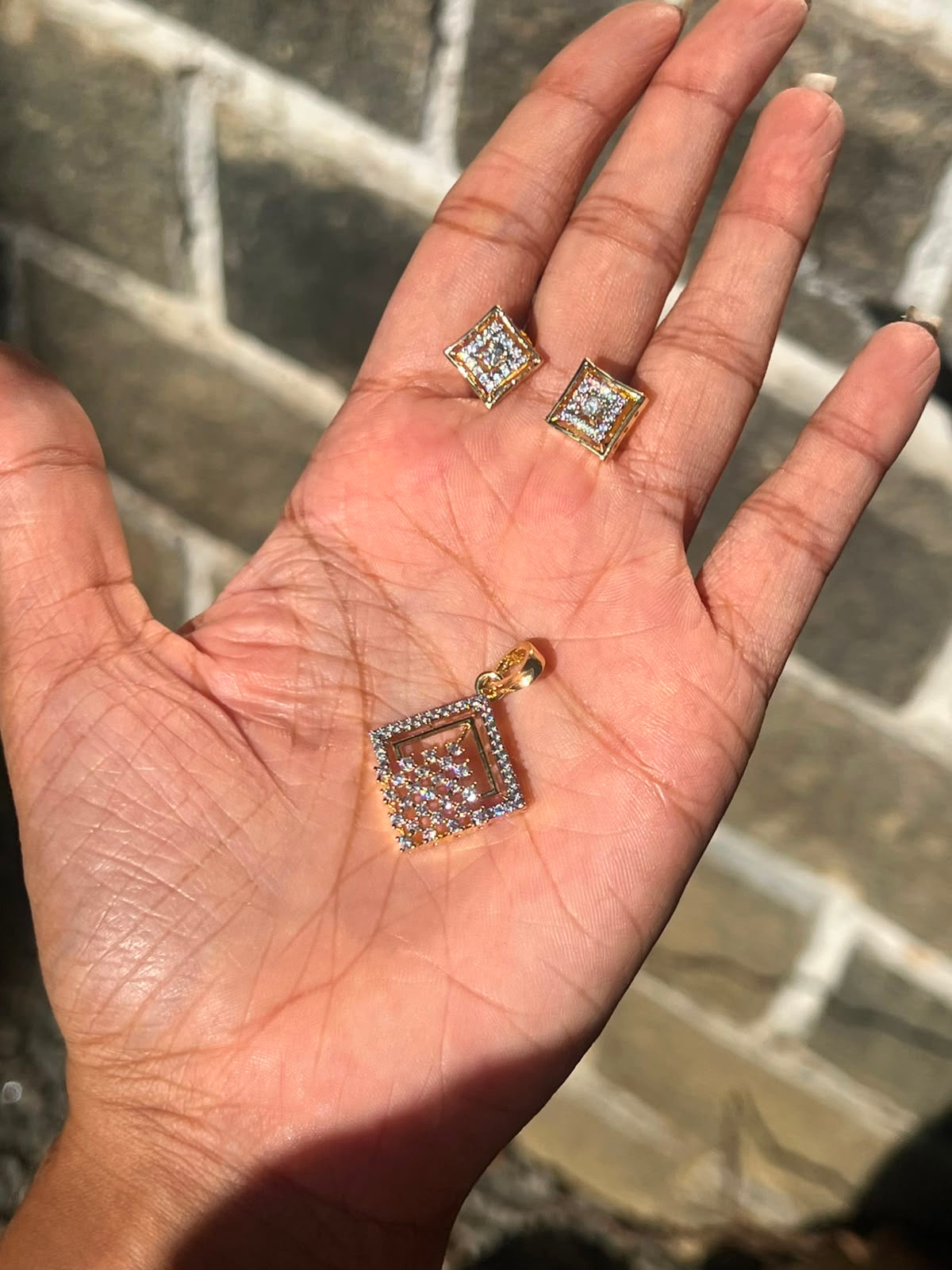 Premium diamond finish pendant set product code D407