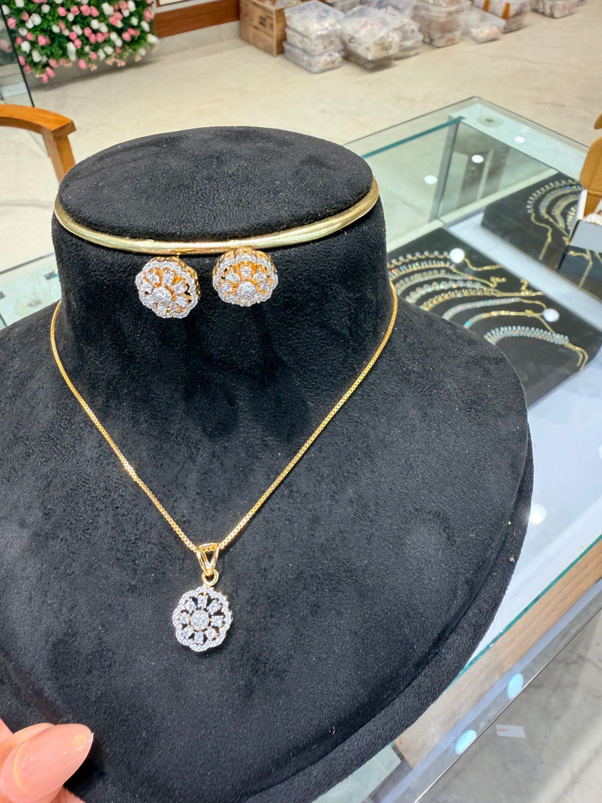 Premium diamond finish pendant with stud product code D333