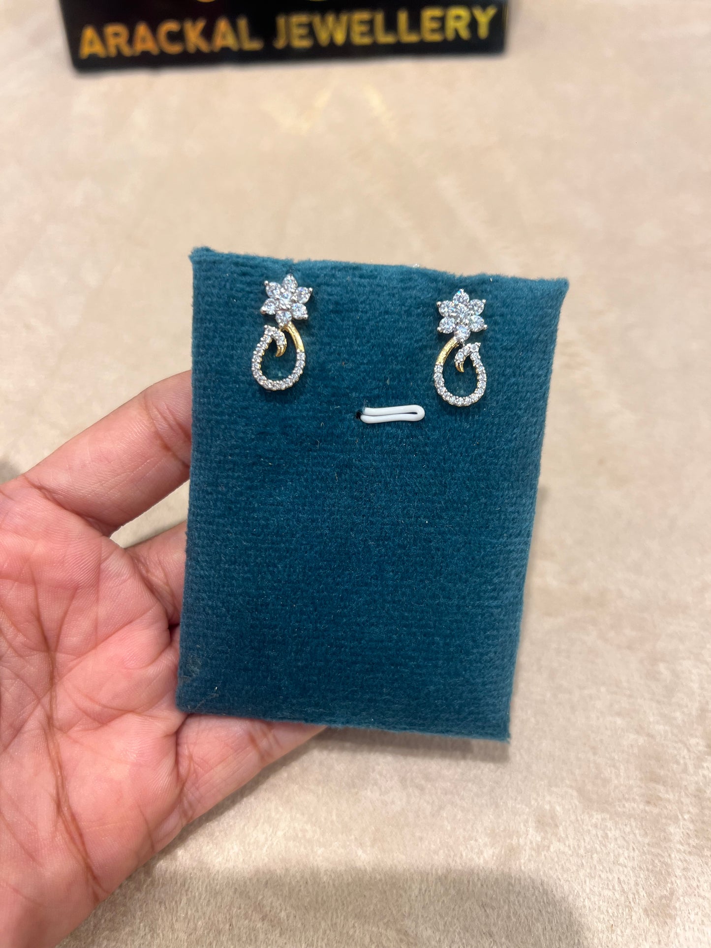 Premium diamond finish earings product code E199