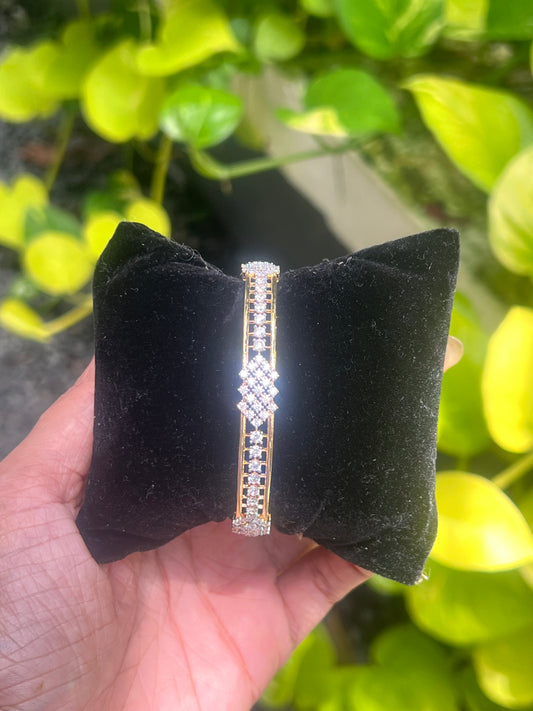 Premium diamond finish openable bracelet product code B103