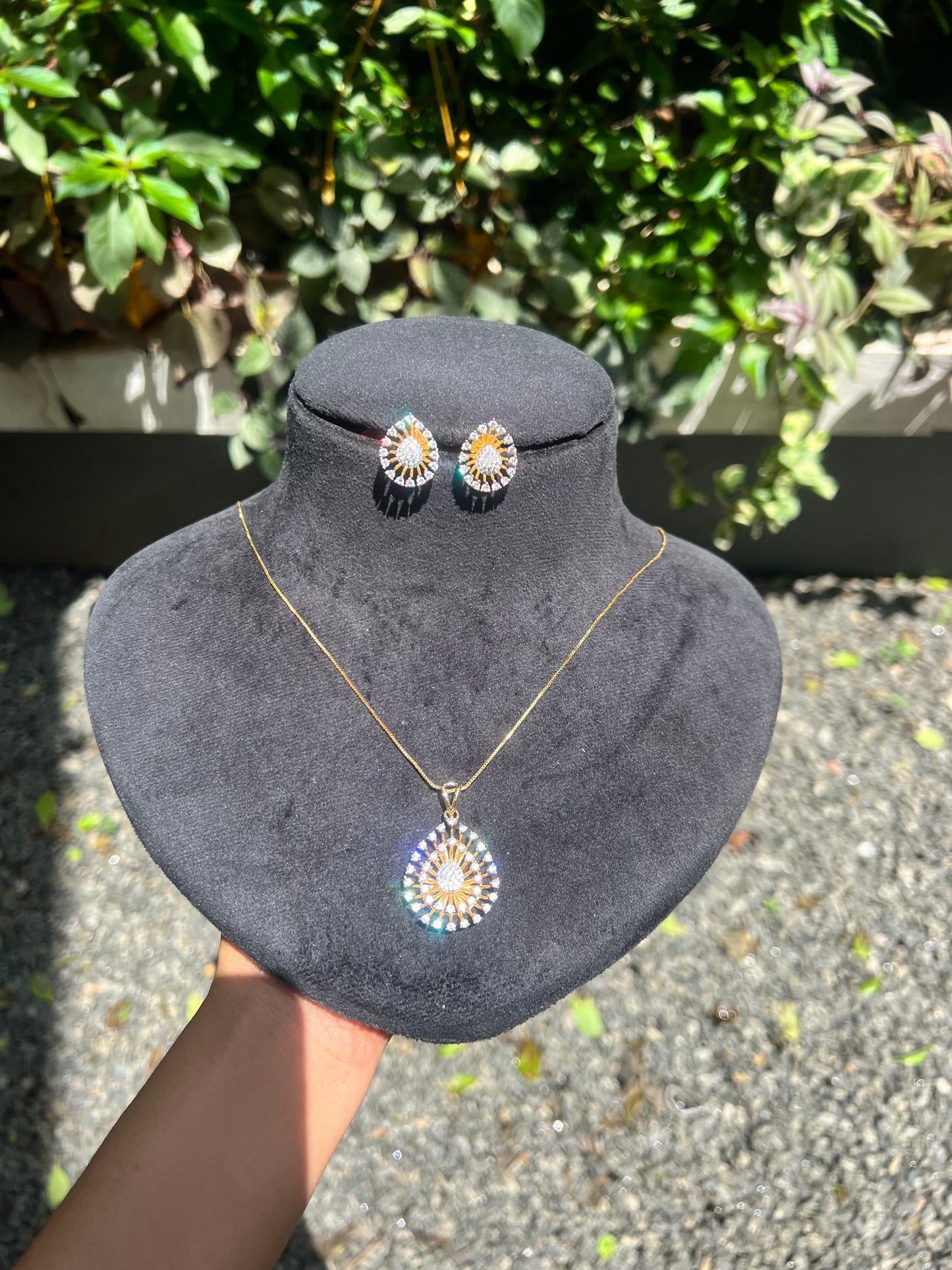 Premium diamond finish pendant set with chain product code D280