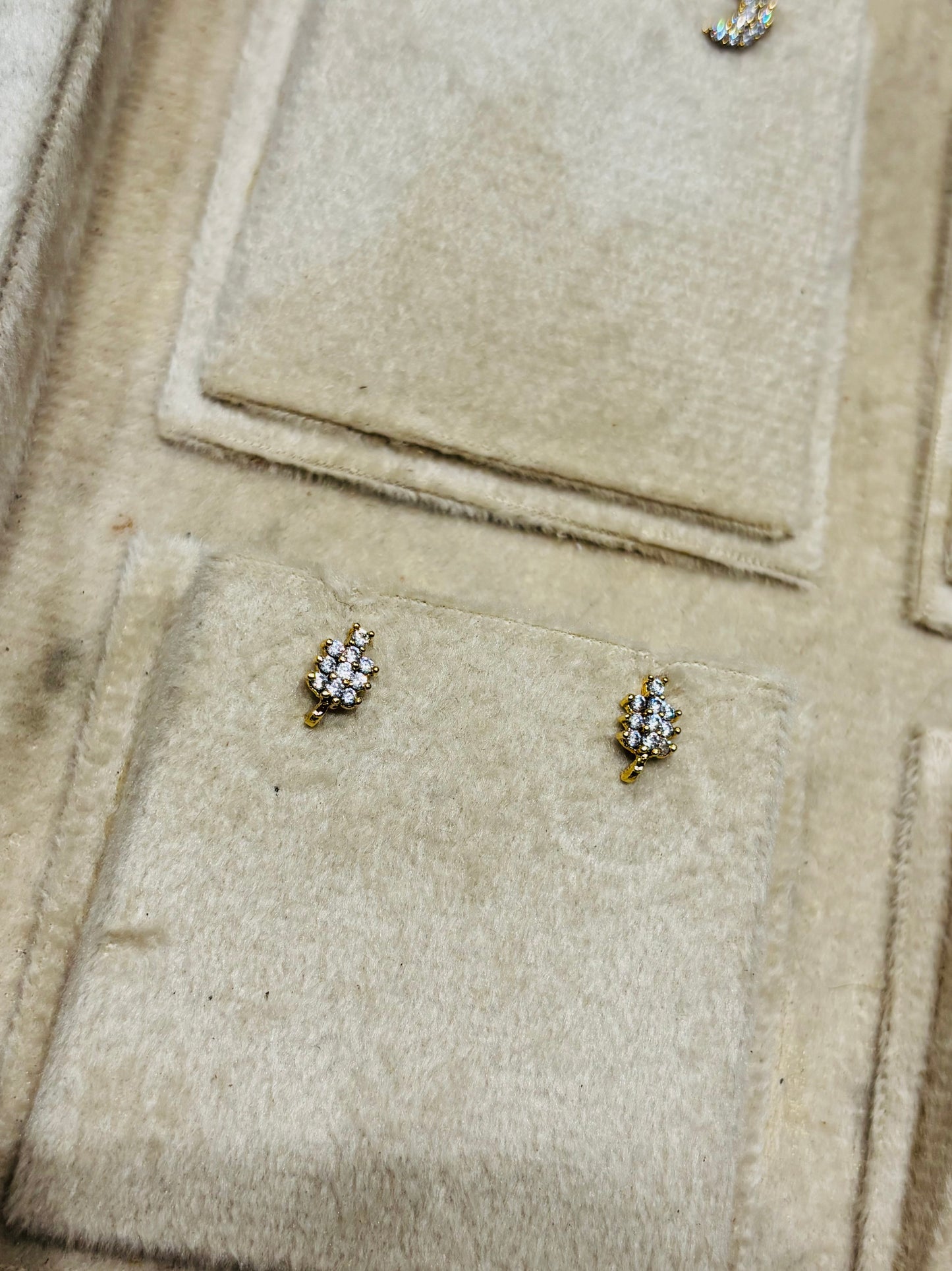 Premium gold plated daily wear screw back ad second stud /nosepins product code E65