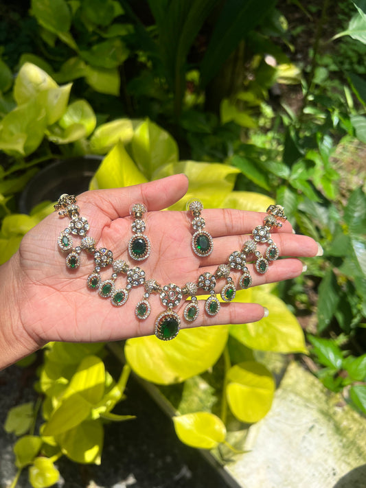 Premium emerald green mehandi polish bridal necklace code 1500