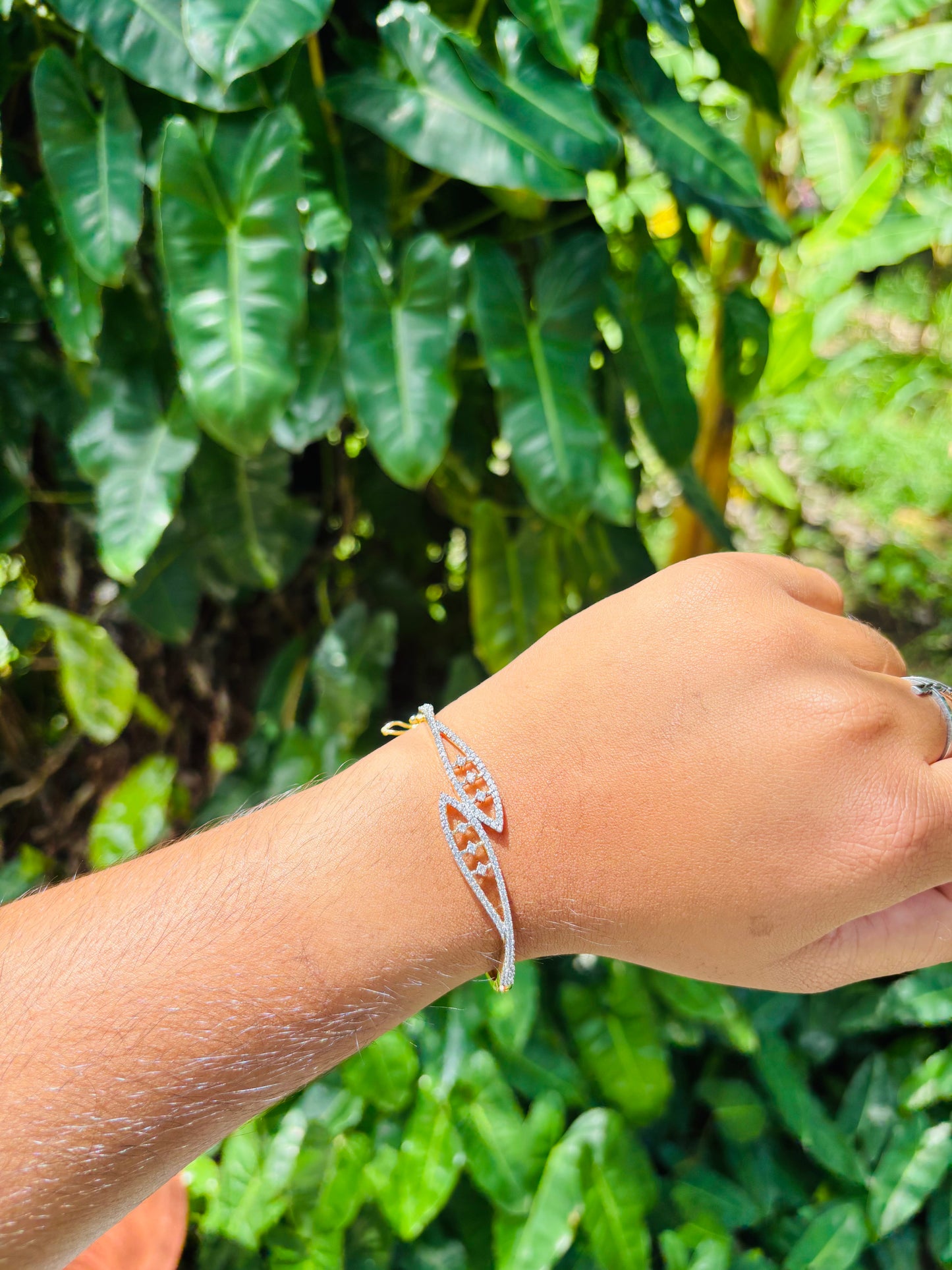 Premium quality daimond finish ad openable bracelet product code B96