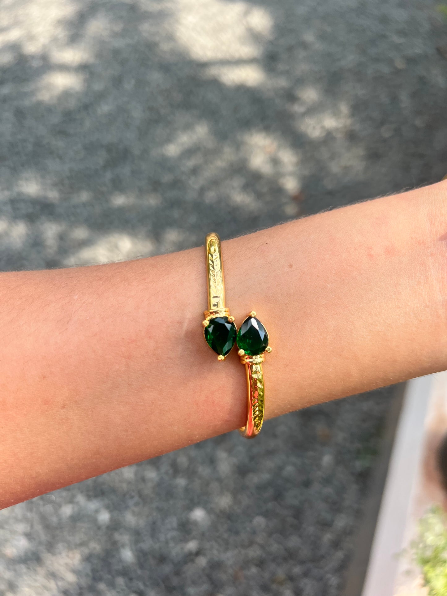 Gold plated openable twisted bangle product code B73