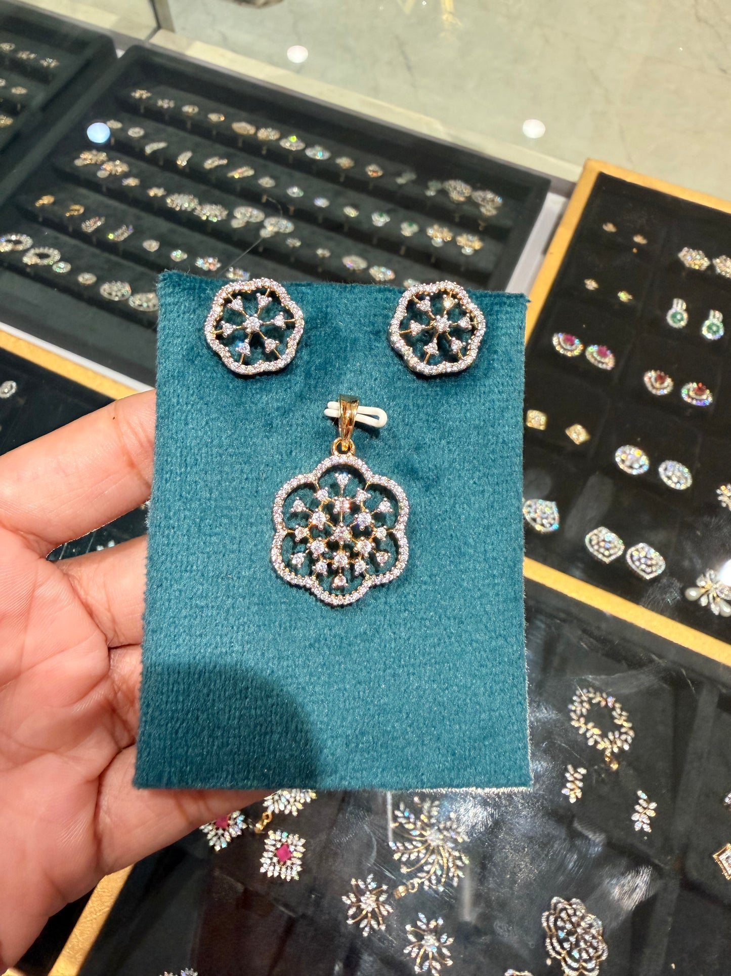 Premium diamond finish pendant set product code D406