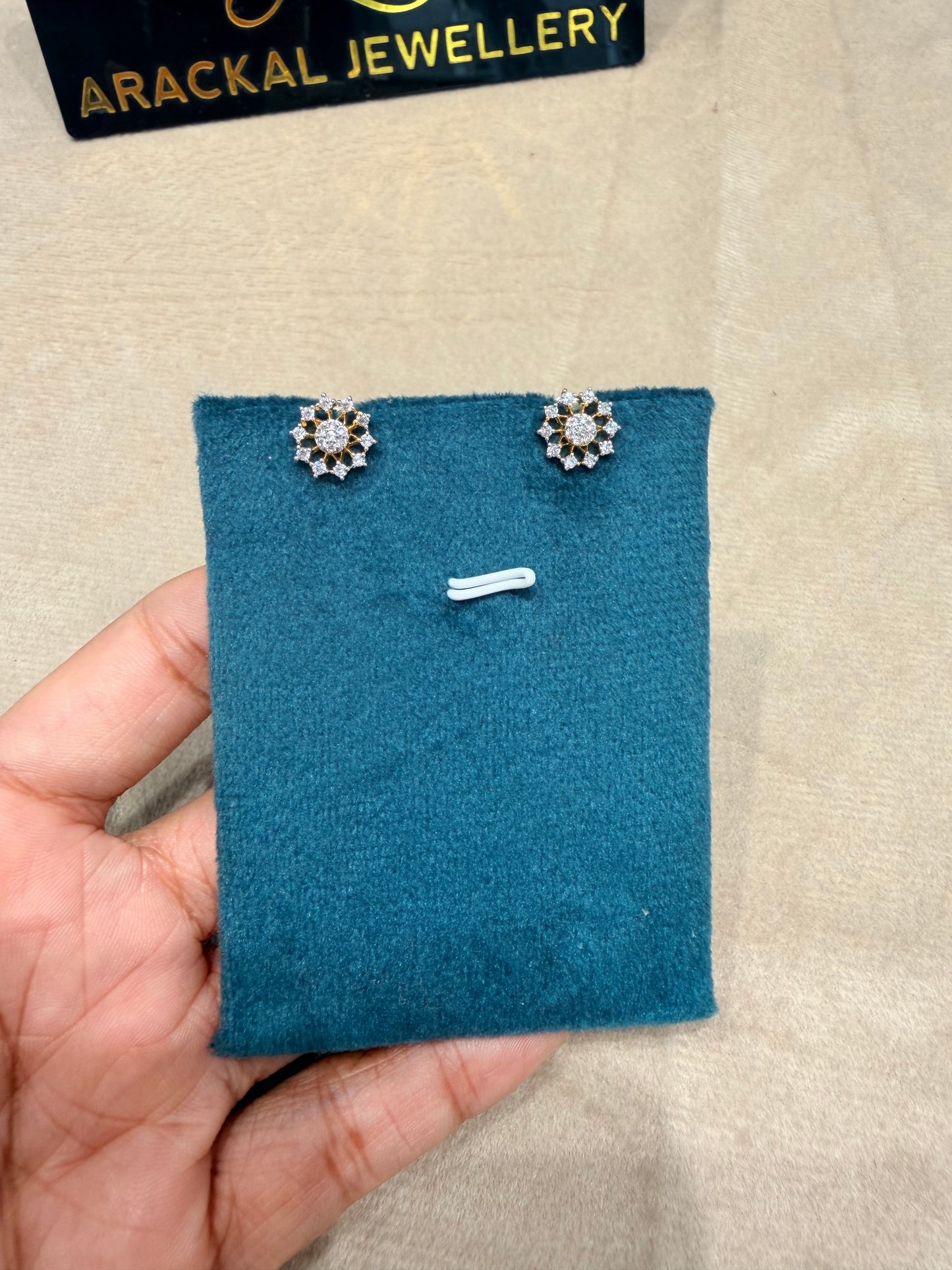 Premium diamond finish stud product code E213