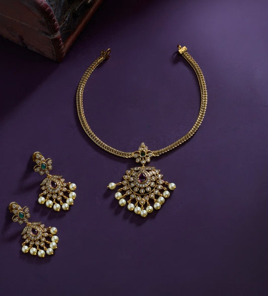 Tending stylish pendant necklace set with back chain product code 1251